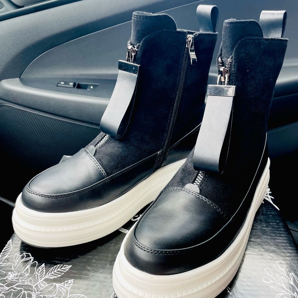 ❤️ NEW Cute Black Color Pair Boots - Picture 2 of 9